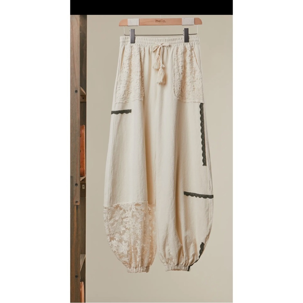 2 left. New. Mello Cream Lace Detail Joggers